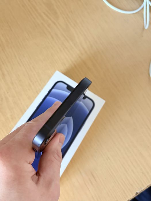 Продам iPhone 12 / 64