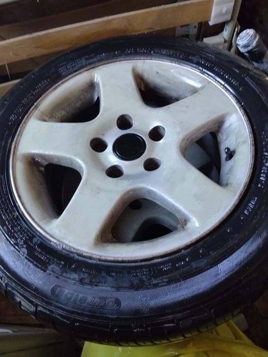 Jantes 15 em alumínio com pneus Audi A4 Avant 205/60/15