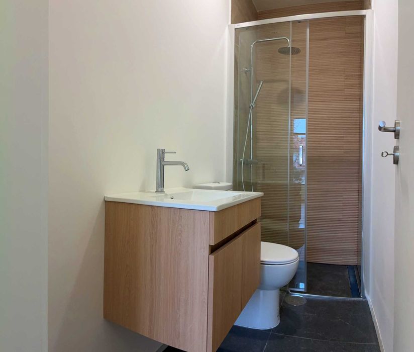 Loja em custódias zona nobre, vende-se ou aluga-se