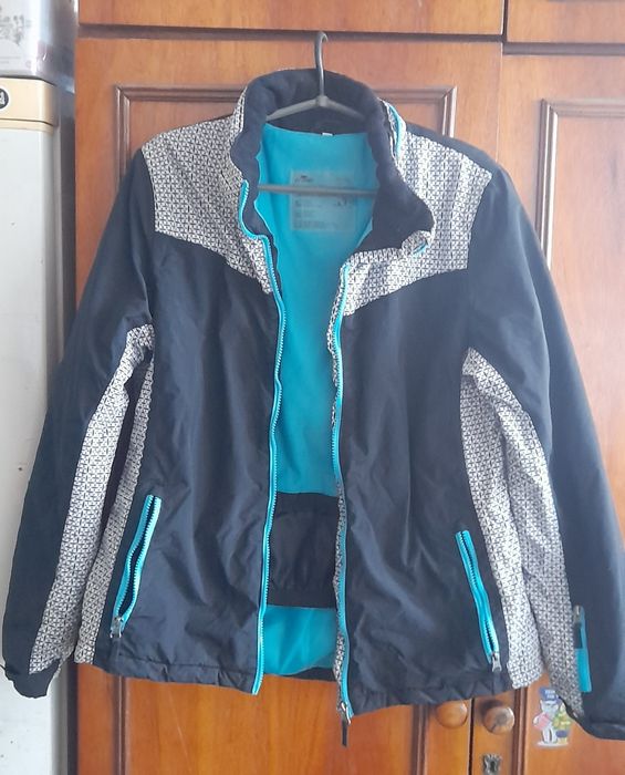 Продам верхній одяг