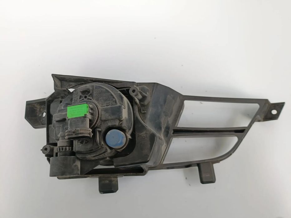 Farol nevoeiro frente esquerdo PEUGEOT 5008 II (M_)
