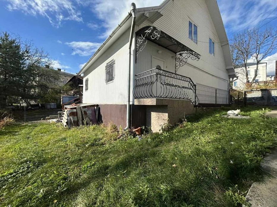 3кімнатна в півособняку біля 1 школи