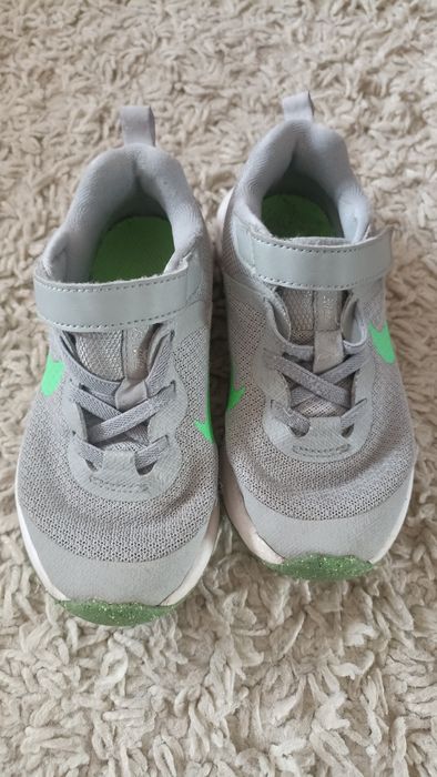 Dziewczęce sportowe buty Nike rozmiar 27,5