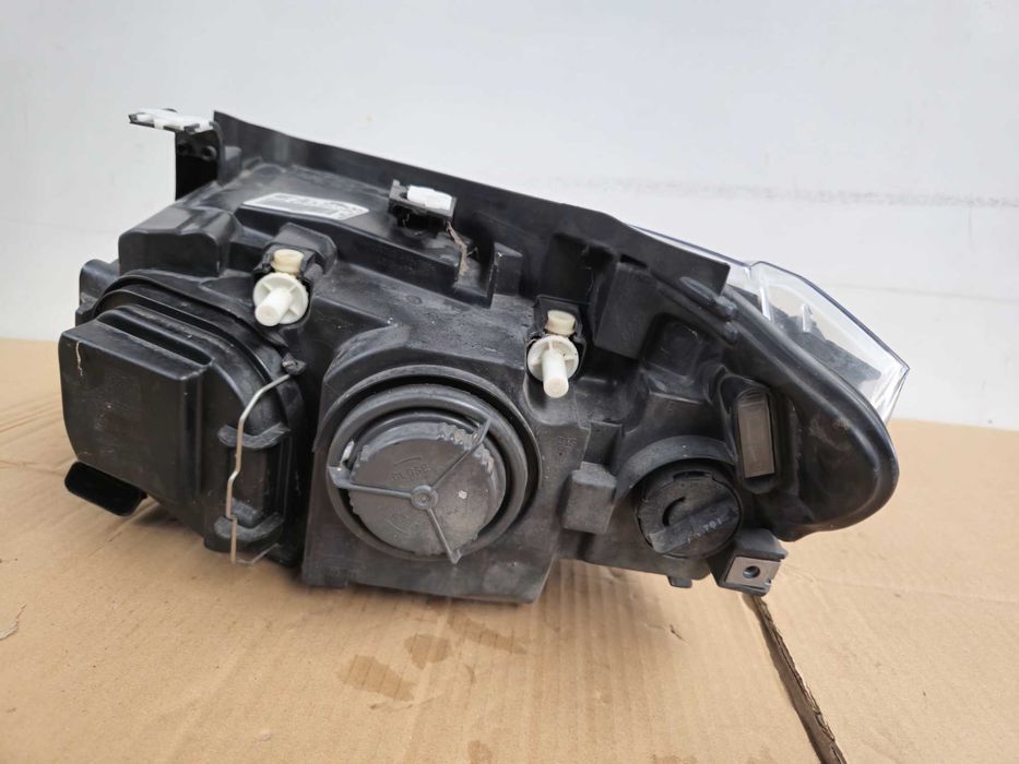 Ótica farol direito BMW X1 E84 (2009 a 2012)