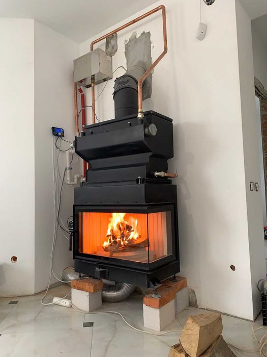 Каміни топки з водяним контуром.Водяним теплообмінником.Продаж,монтаж.