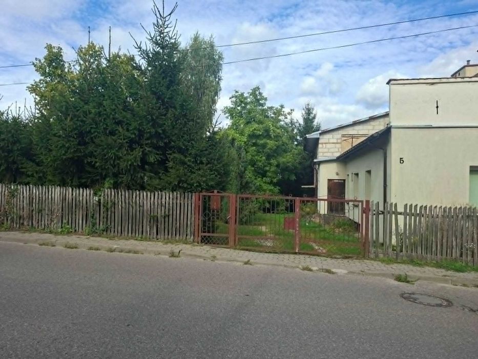 zabudowana budynkiem mieszkalnym działka o pow. 498 m2 położona w Łomży przy ul Zdrojowej 5