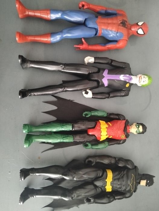 Bonecos da Marvel e DC
