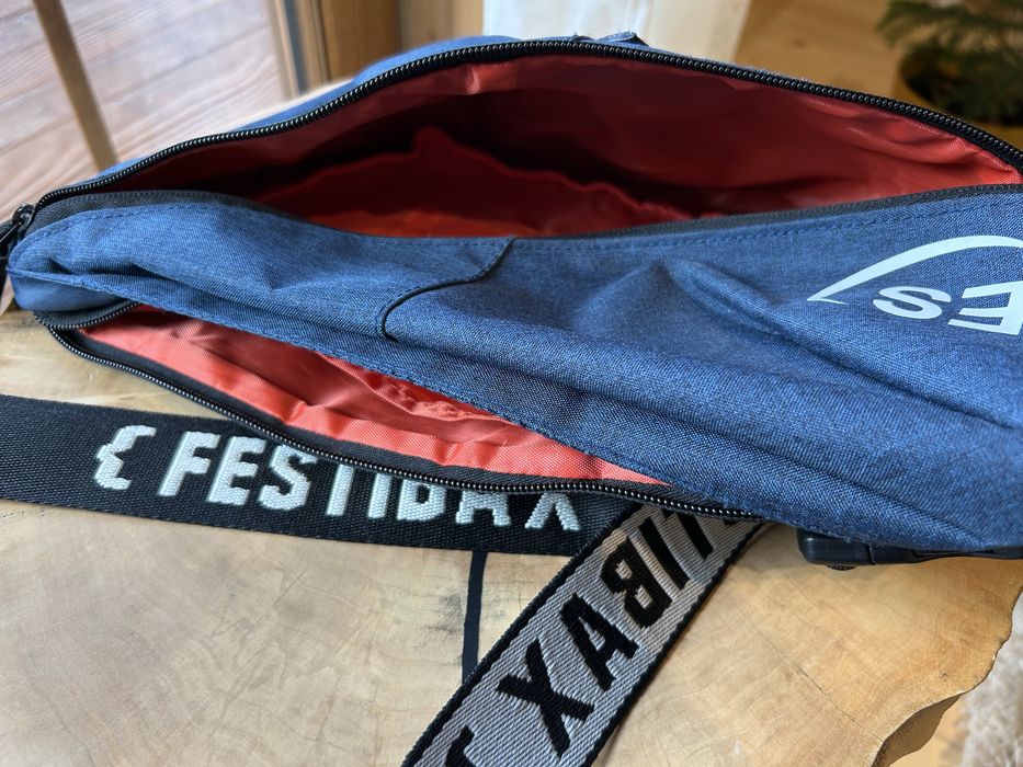 Nerka granatowa, pojemna. Stan idealny.