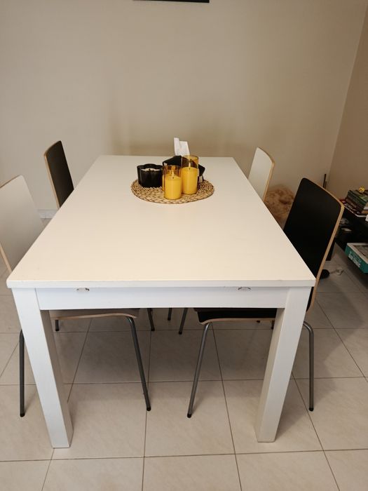 Conjunto Mesa e 4 Cadeiras