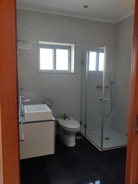 Aluga-se moradia em Ardegães