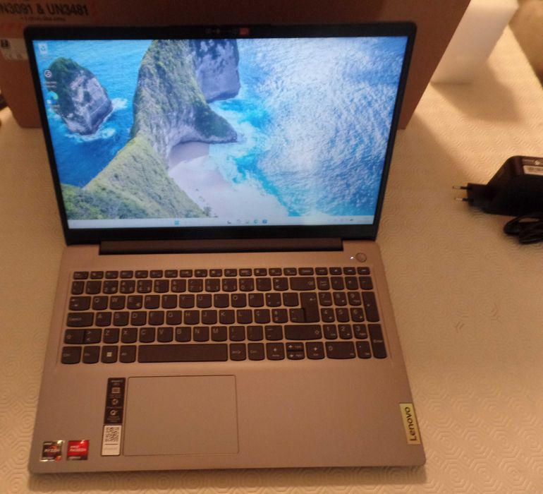 Lenovo IdeaPad 3 15ALC6 — Ryzen 7 / 16GB RAM / Como Novo