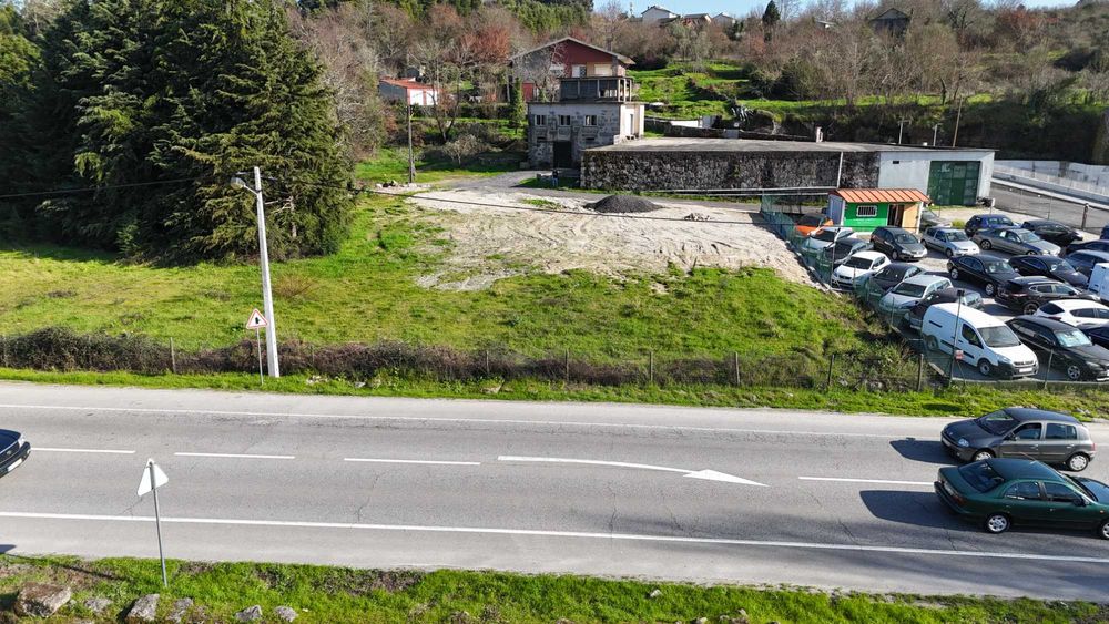 Terreno de exposição boa visibilidade de estrada movimentada Viseu