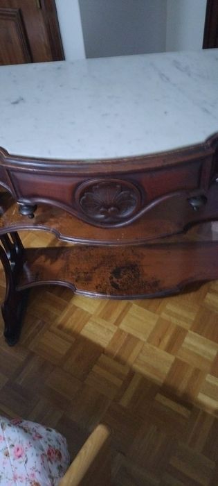 Consola antiga em excelentes condições