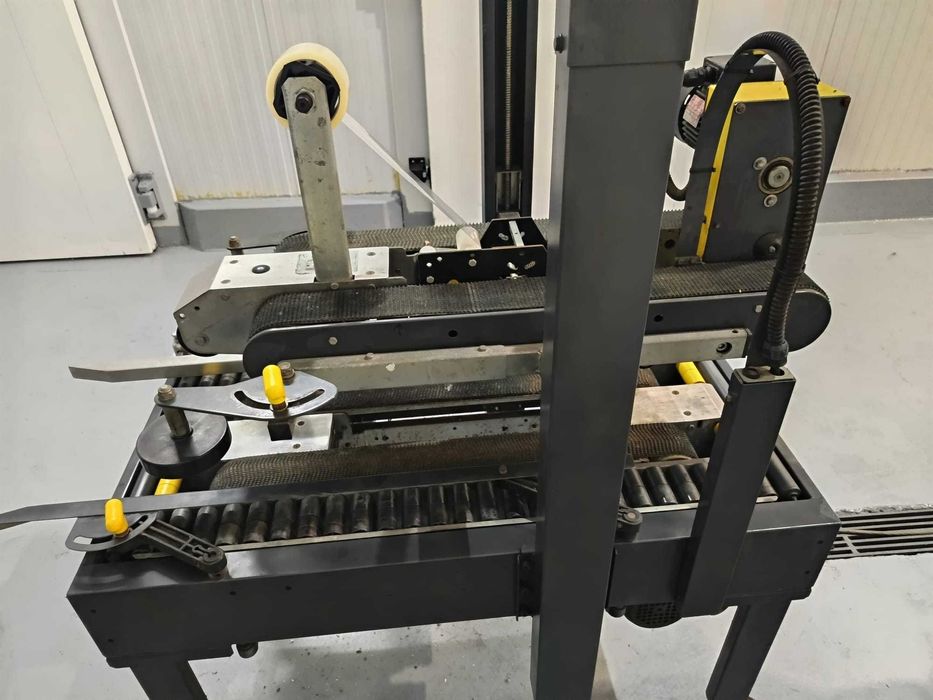 maquina de fechar caixas - SIAT