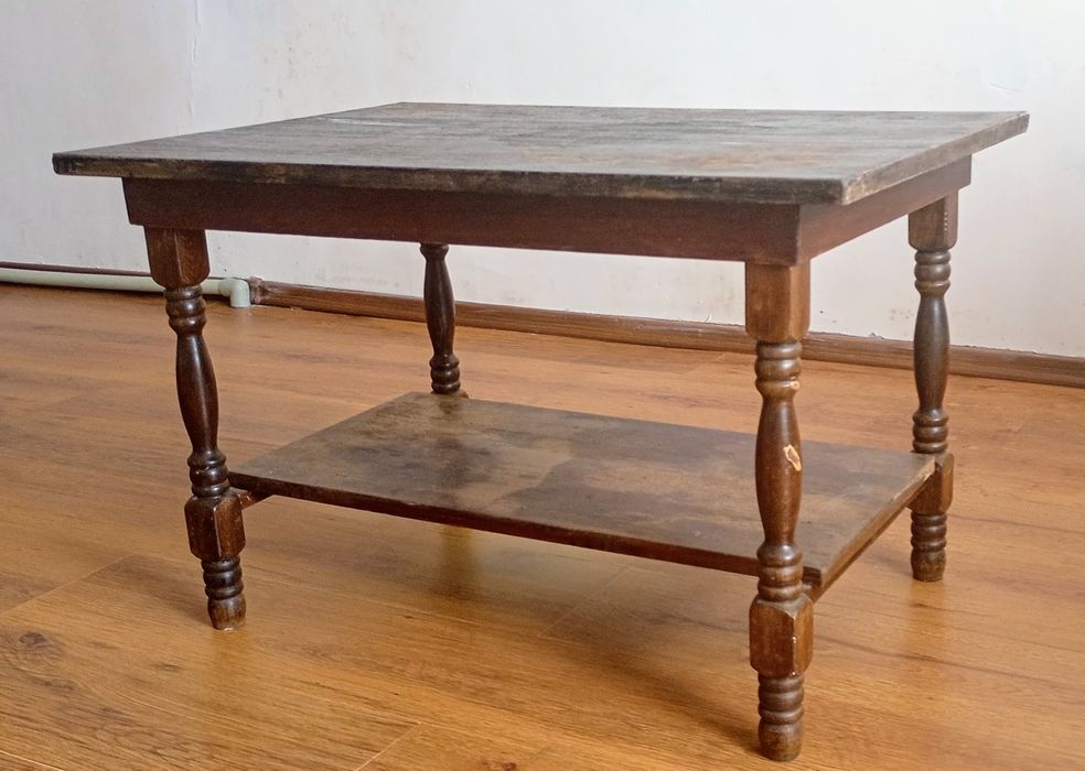 Столик деревянный