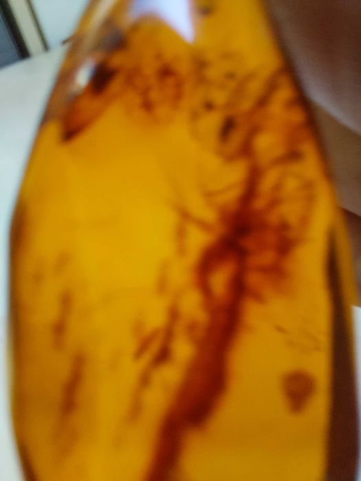 Naturalny bursztyn bałtycki – wisiorek 3 g, koniakowy