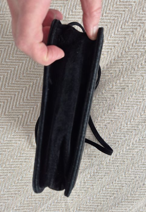 Mała torebka czarna zamsz.