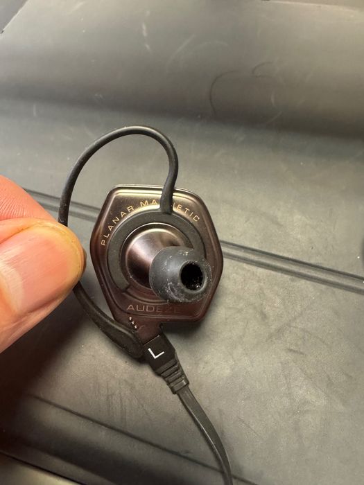 Audeze iSine 20 – Planar in-ear headphones in FLAWLESS CONDITION