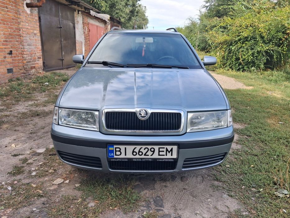Продам гарну Шкоду Тур(без вкладень)