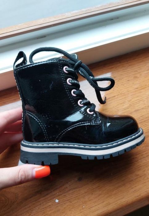 Зимові круті черевички для дівчинки