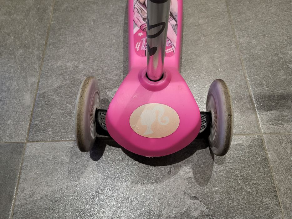 Hulajnoga balansowa trójkołowa barbie różowa