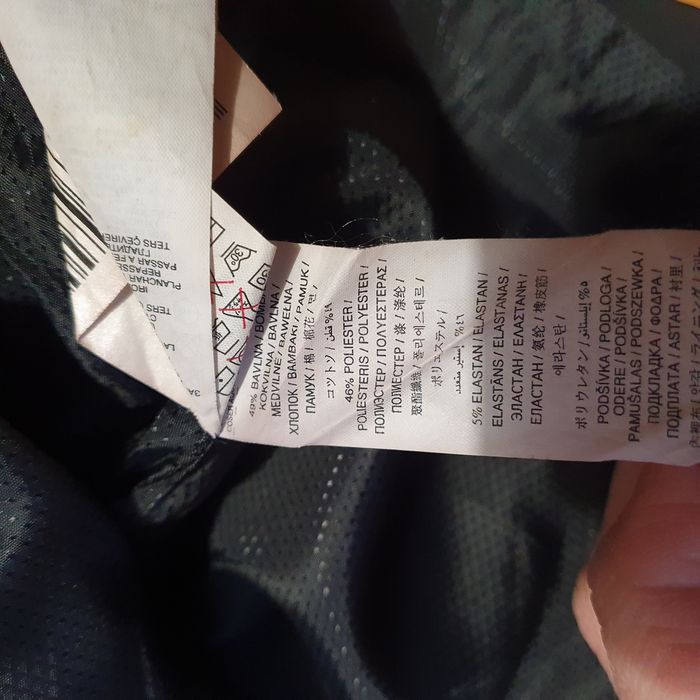 Czarna spódnica z wysokim stanem