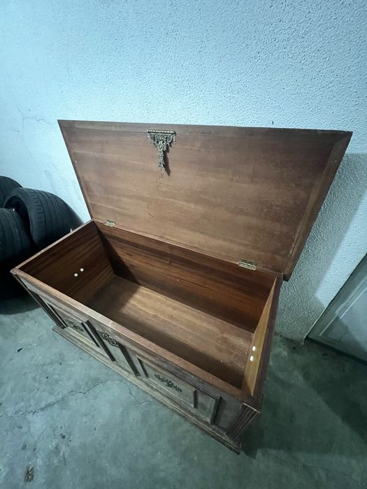 Arca / Baú em Madeira para Arrumos – Para Restauro
