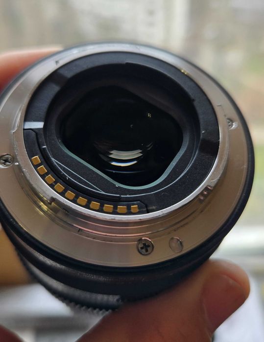 Объектив Sony E 15 f/1.4 G + чохол. Стан нового.