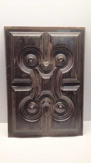 Antigo painel em madeira talhada
