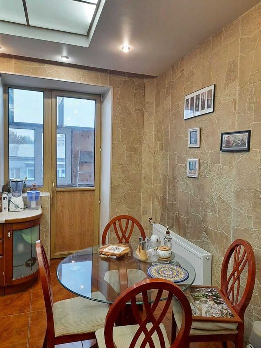 Продам 4к.двухярусн.сталинку,евроремонт,дорогая мебель,ул.Сумская 71