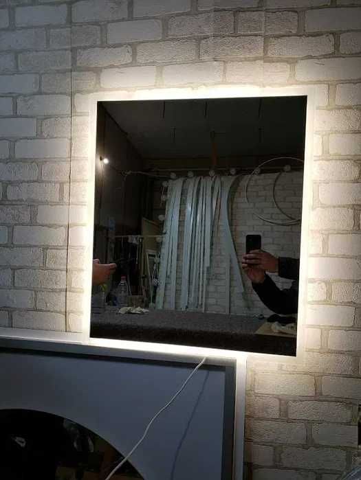 Дизайнерські дзеркала з підсвіткою на замовлення від виробника