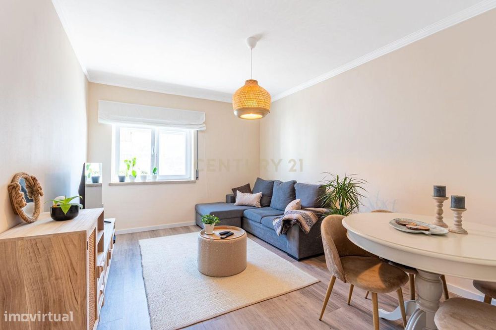 T2 com varanda e uma luz natural incrível em Paio Pires