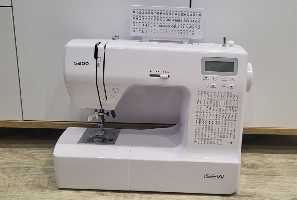 Срочно продам швейну машинку