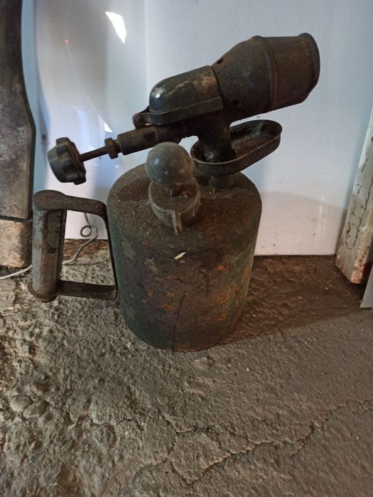 Бензиновая паяльная лампа