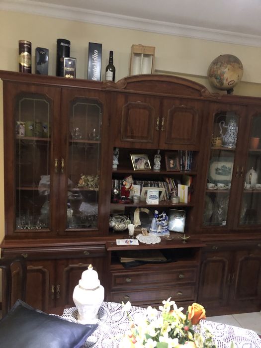 Movel sala esta como novo .Devoracao nao uncluida