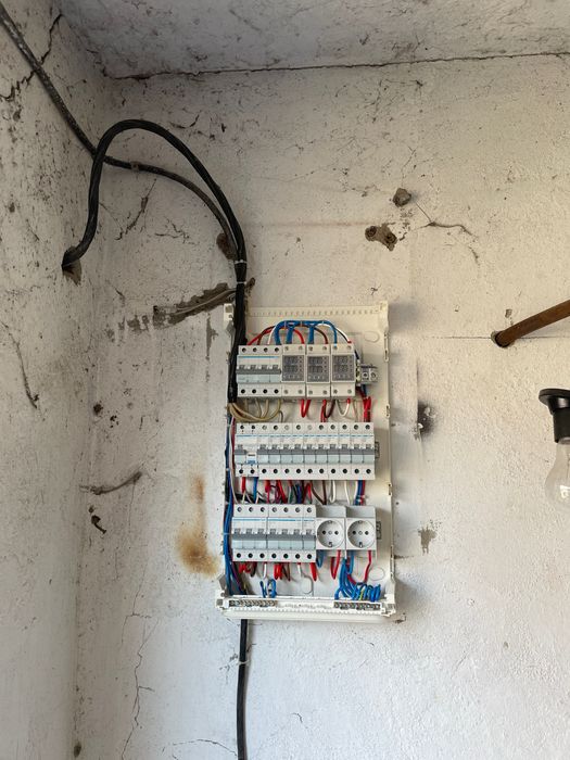 Послуги кваліфікованого електрика. Электрик