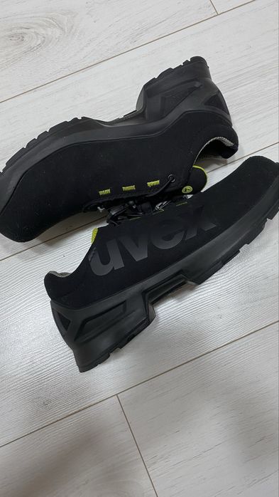 Робочі кросівки uvex