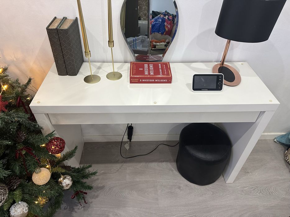 Aparador com gaveta - IKEA