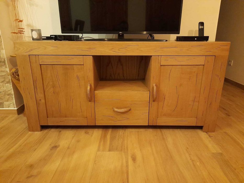 Móvel de TV em madeira castanho rústico