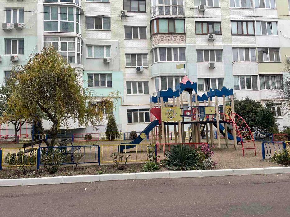 Продаю 4-х кімнатну  квартиру. 134 м. Північний. Свердловина