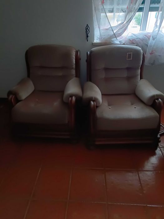Vendo sofás e outros para desocupar