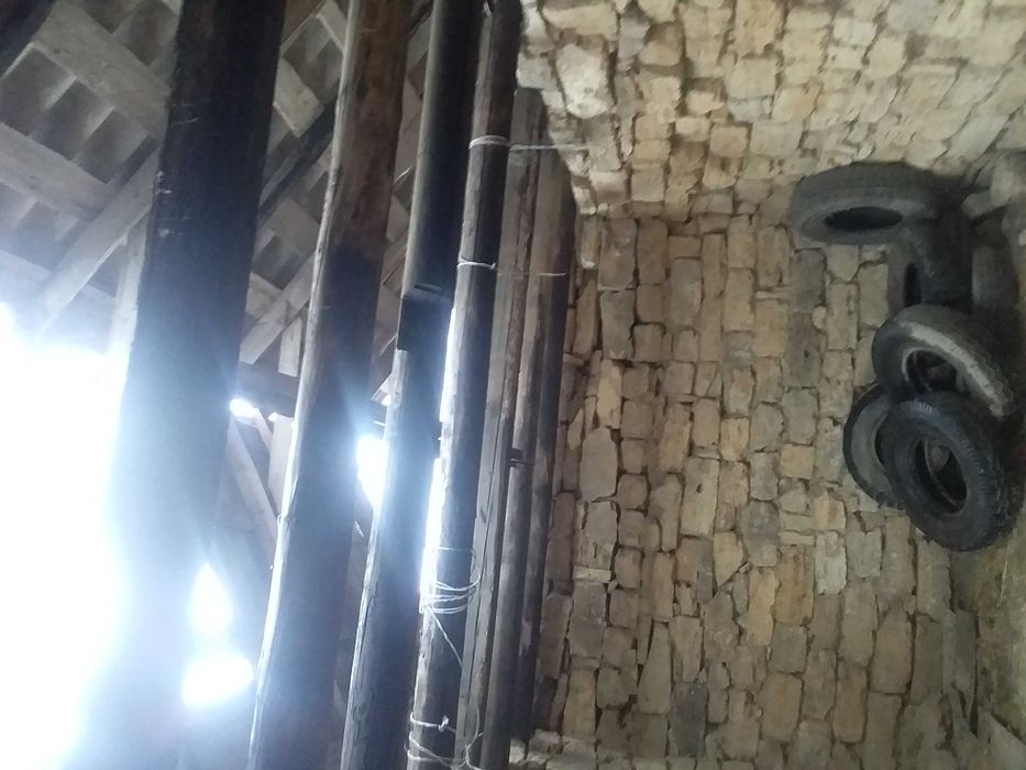 Камень        Продам.