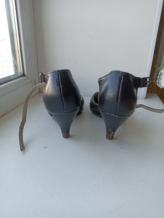 Жіночі босоніжки 38 розмір