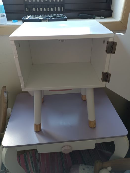 Mesa de cabeceira+ mesa de maquiagem