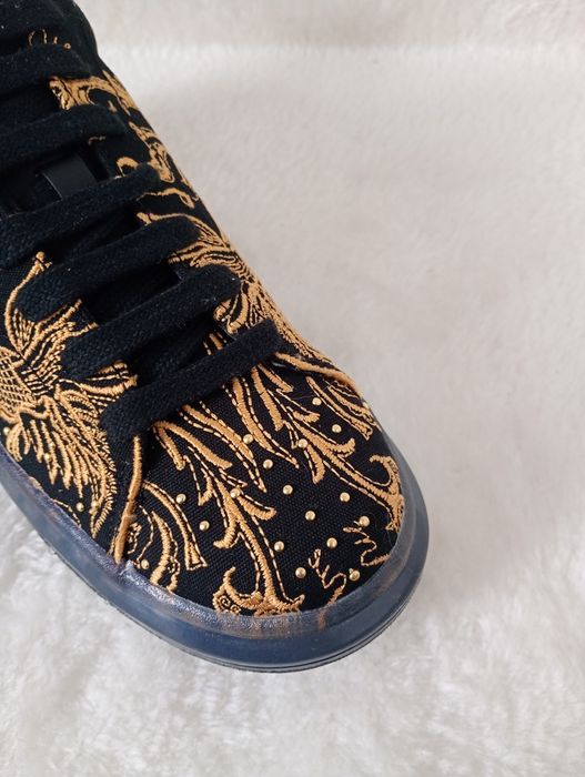 Buty męskie guess z haftem i ćwiekami rozmiar 40