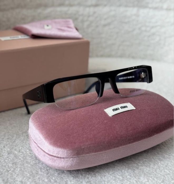 Сонцезахисні окуляри Miu Miu