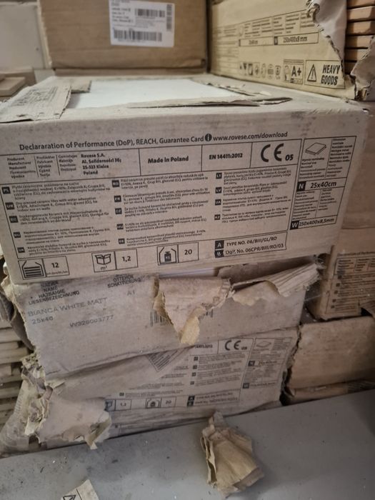 Płytki ścienne  beige, białe mat