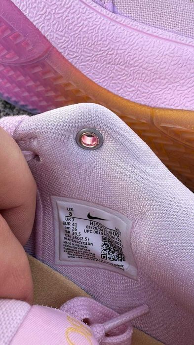 Nike Book 1 [US 8|26 cm]