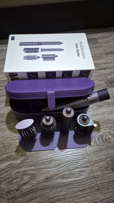 Мультистайлер типу Dayson HS08 в кейсі