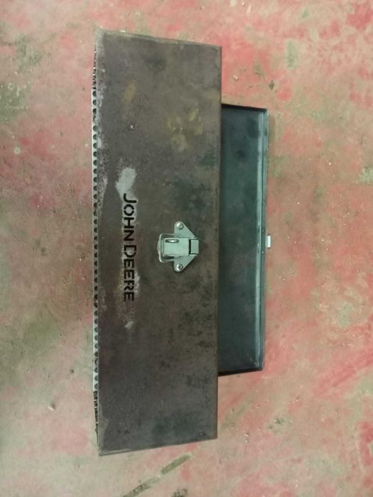 Caixa de ferramentas John Deere